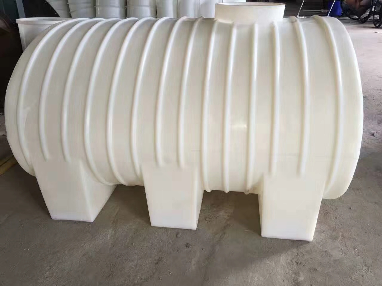 臥式3噸5噸塑料桶，塑（sù）料水塔